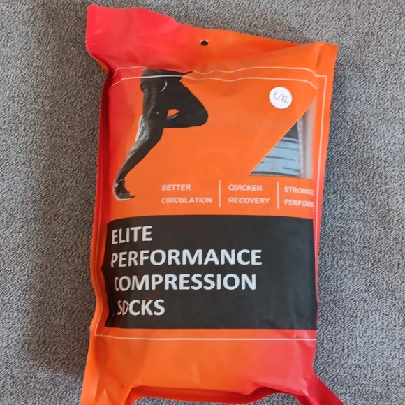 Elite Performance Compression Socks - Picture 1 of 2
